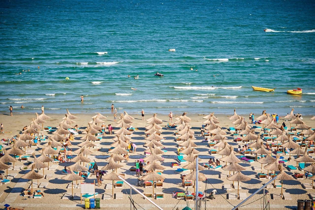 Апартаменты Studioul De La Mare Nord10 -Free Pool & Playground Мамая Экстерьер фото